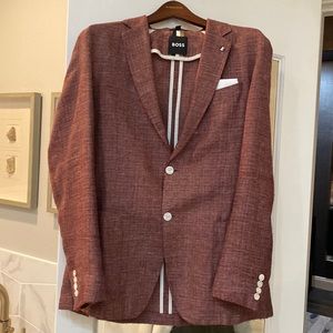 Hugo Boss Men’s size 42L, lightweight sport coat maroon color.